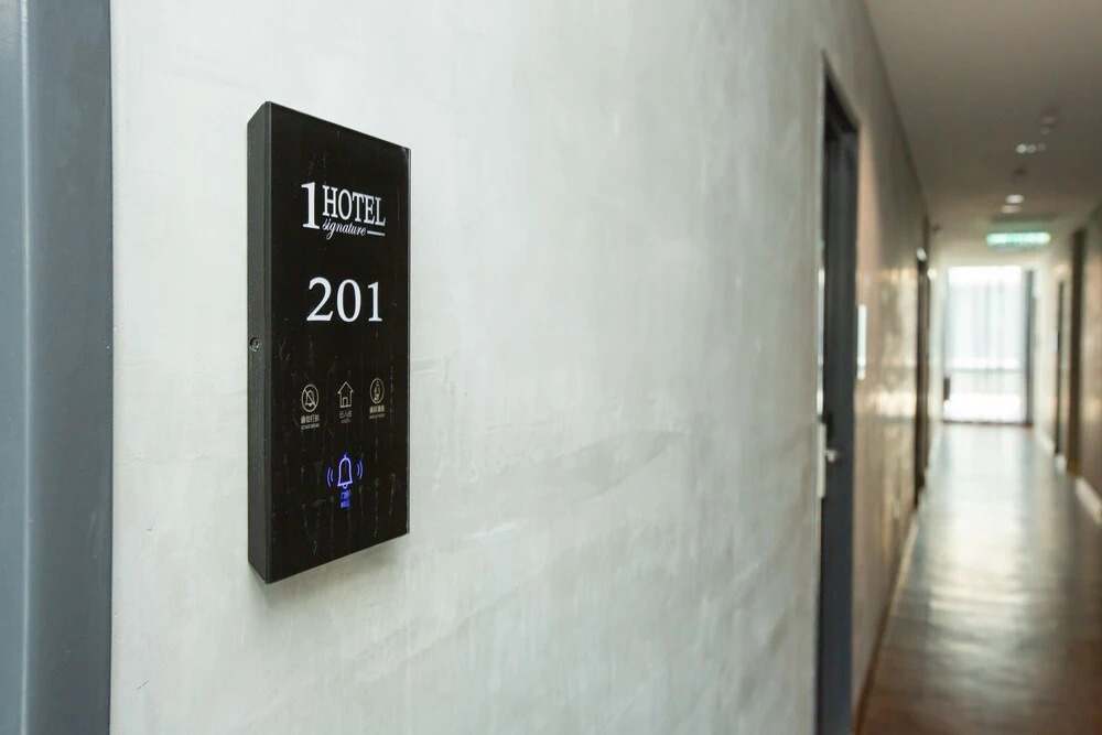 1 Hotel Signature