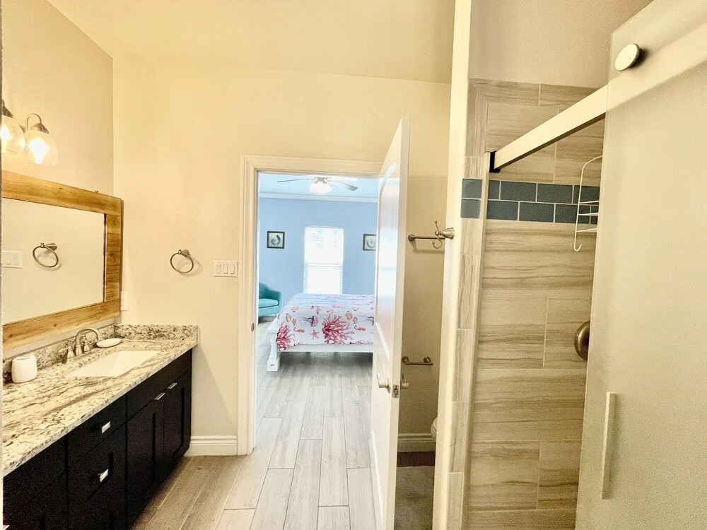 A Wave From It All 2 Bedroom Townhouse by Redawning