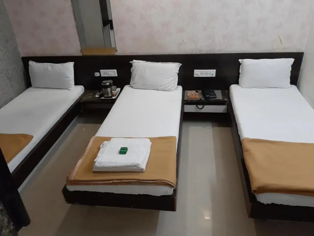 Shree Akshar Restaurant and Hotel