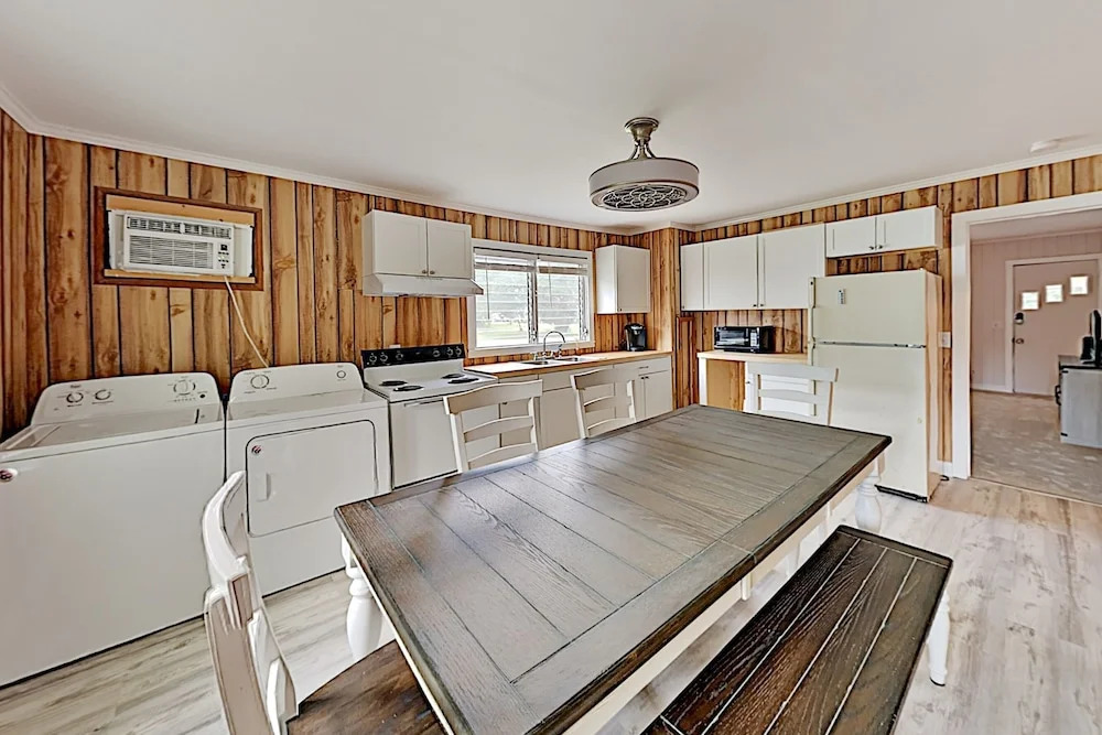 612sunny 2 Bedroom Home