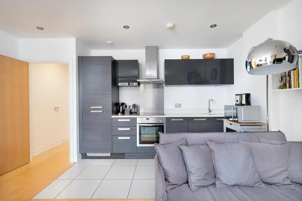 D8 - Canal View Apartment