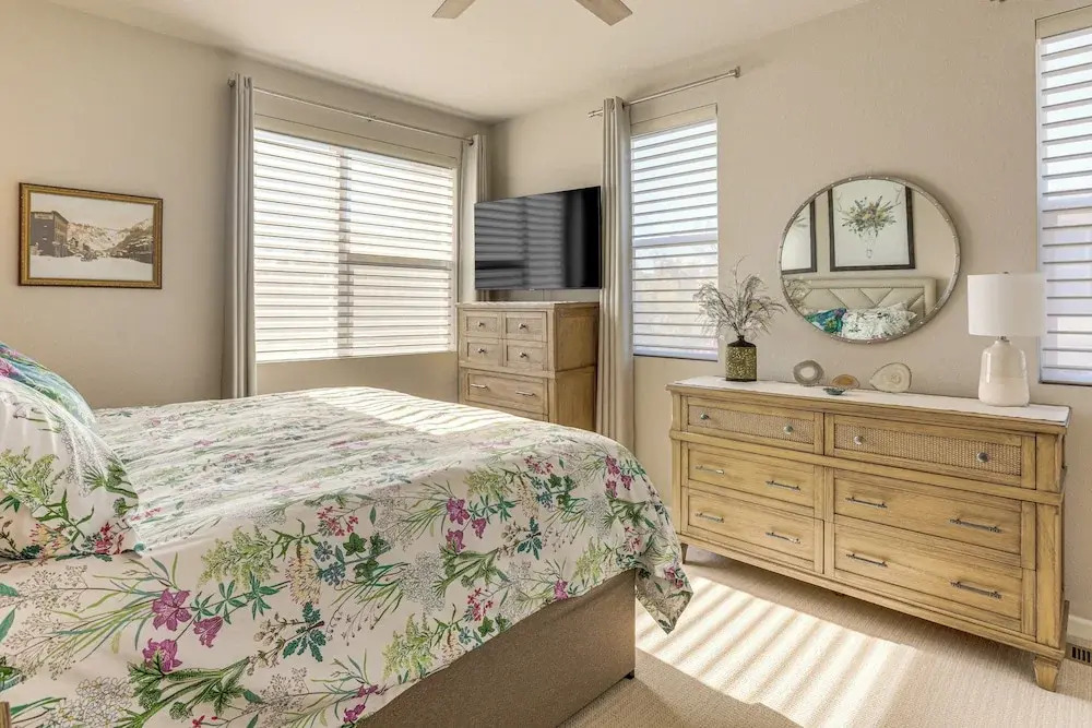 Walk to Light Rail! Townhome 9 Mi to Dtwn Denver