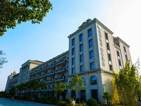 Xianhua Sandalwood Lakeside Hotel