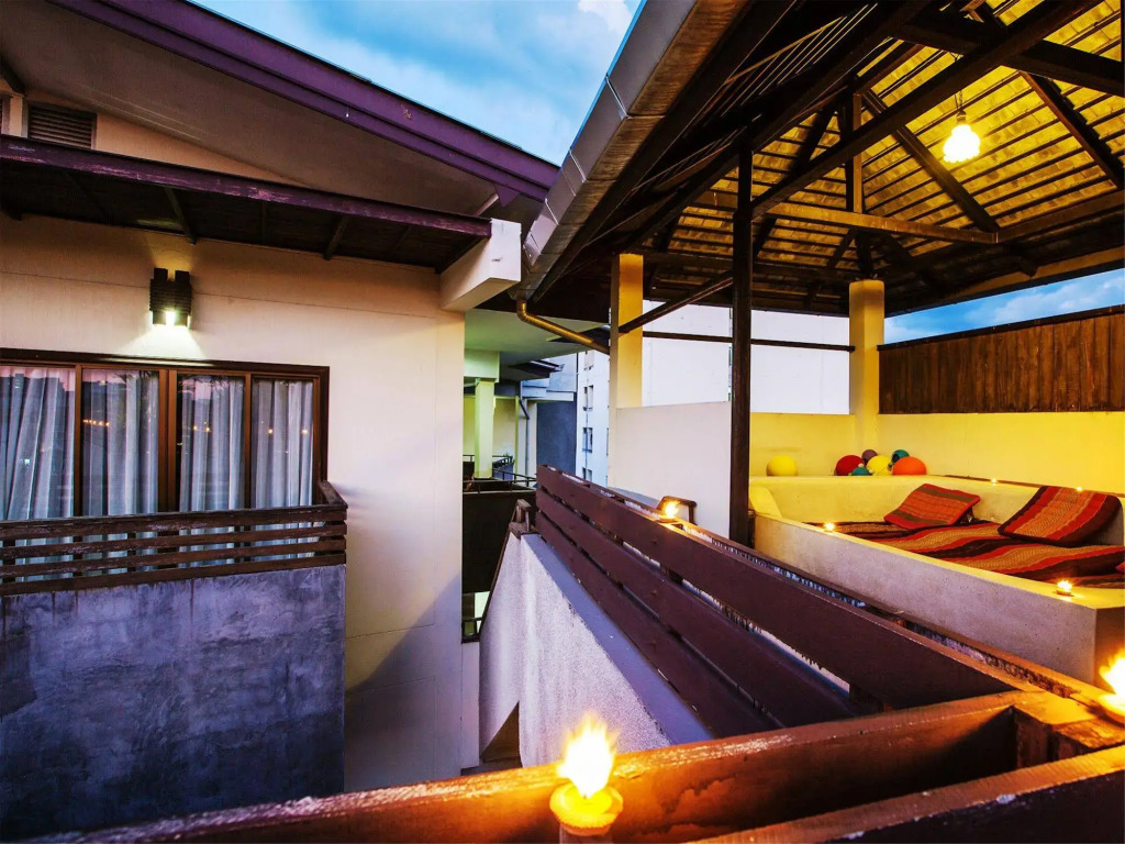 Ban Kong Rao Guesthouse - Quiet Santitham Oasis - Charming Garden & Mountain Views