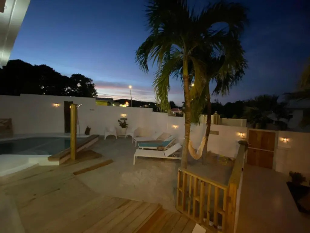 4BLESSINGSCURACAO TOP location swimming pool & nearby beaches -