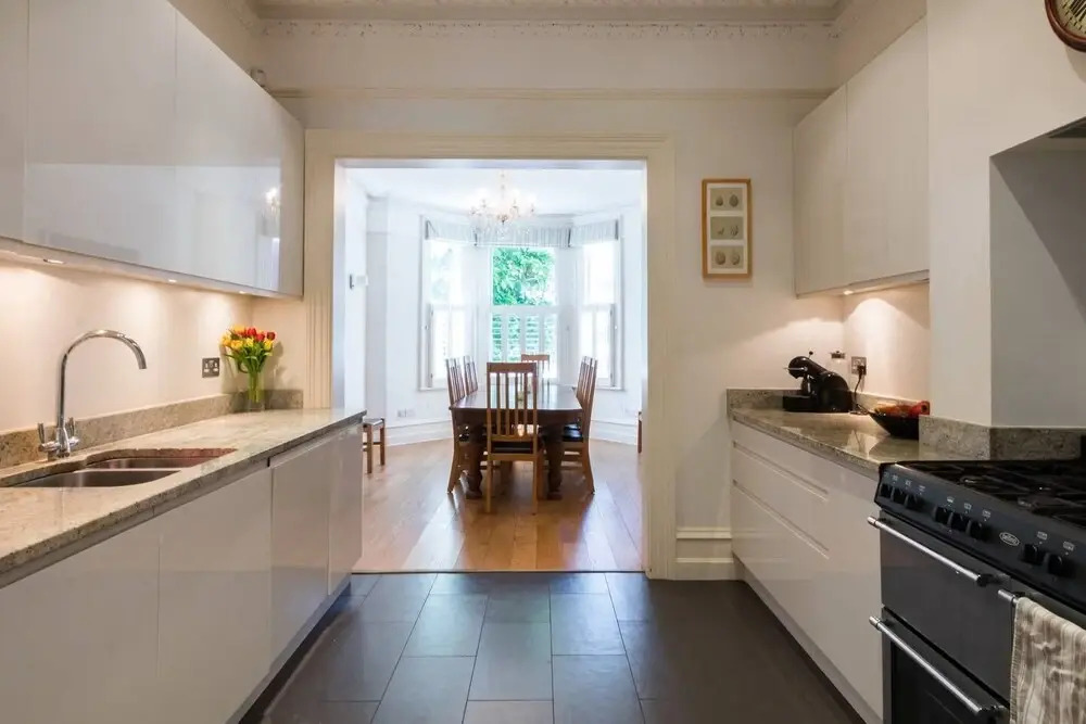 Traditional 5bed family home, 2min from tube