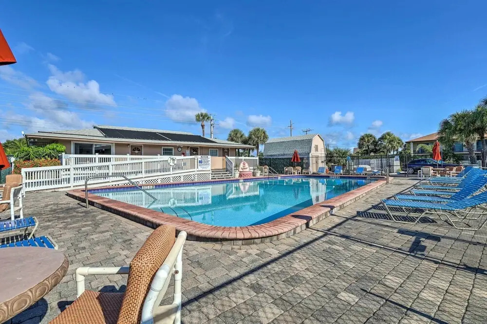 Cute Cocoa Beach Condo w/ Pool & Beach Access!