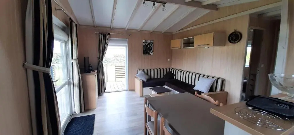 Chalet de 2 chambres a Grandcamp Maisy a 200 m de la plage avec piscine partagee jardin clos et wifi