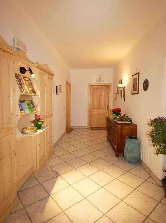 Kreuzwegerhof Nals - Apartments with Pool and Air Conditioning near Merano & Bolzano
