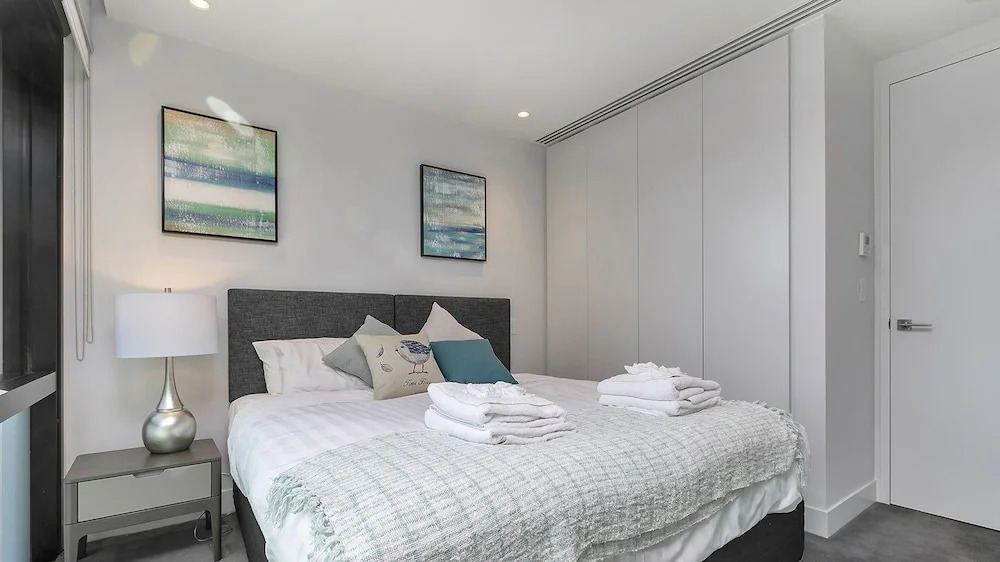 QV Modern Waterfront Apartment - 857