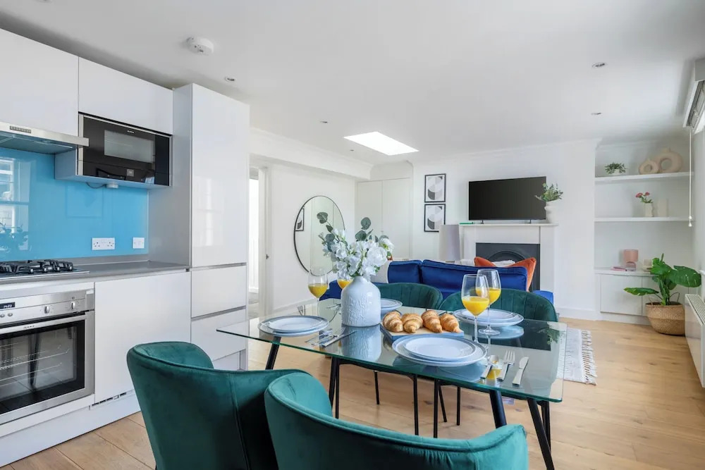 Stylish Soho 1BR Central