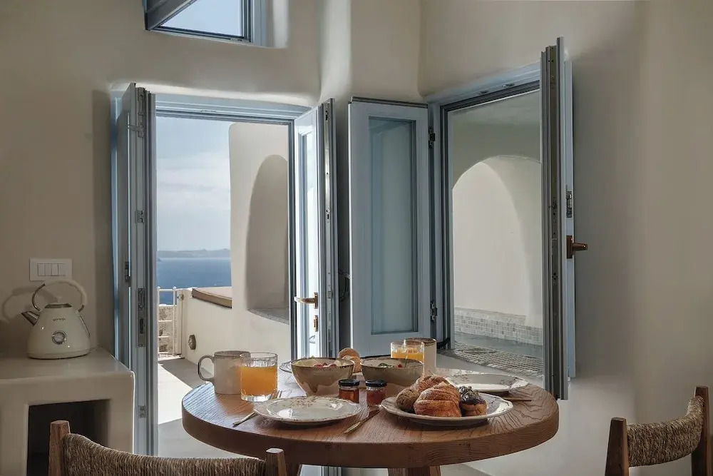 Lunar Sea Suite Hot-tub & Caldera View