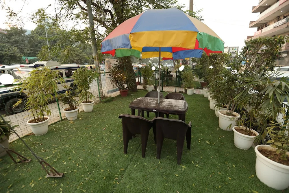 Hotel Starex Opp. Artemis Hospital