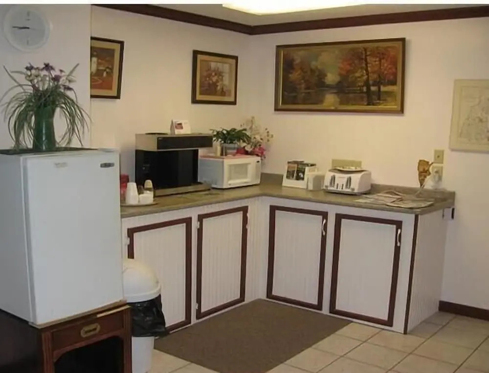 Red Carpet Inn and Suites Plymouth