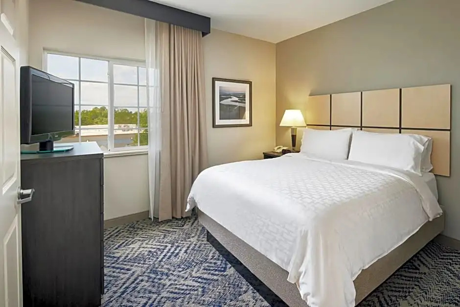 Candlewood Suites Charleston-Northwoods by IHG