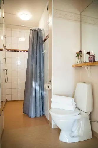 Skotteksgarden Lakefront Cottages and Camping near Ulricehamn