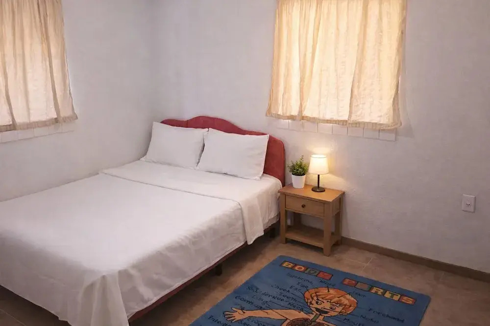 Valencia's Guesthouse
