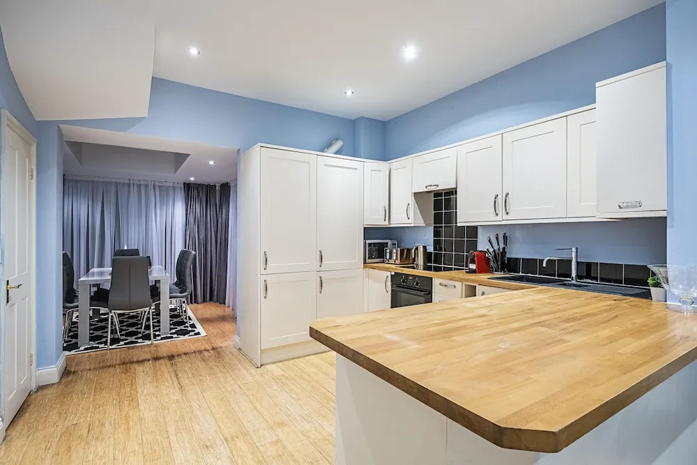 Penryn Apartment by Flexystays