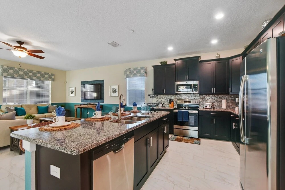 Well Appointed 4-bed Hm w Pool, Gm Rm-1542mvd
