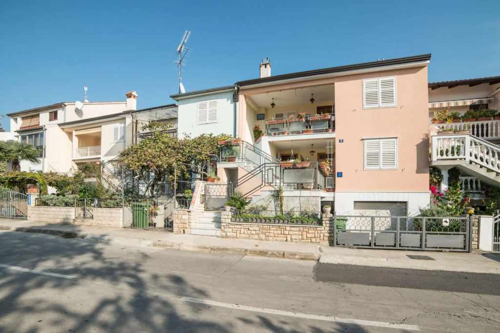 Apartment 804