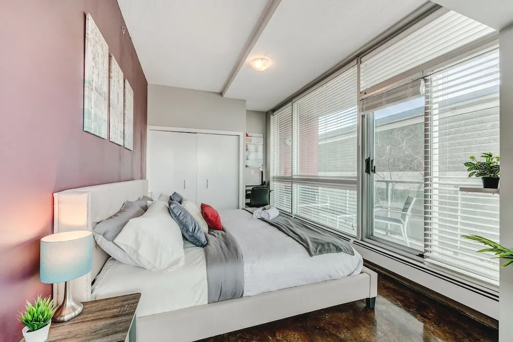 Luxury Condo Steps From Stampede Park