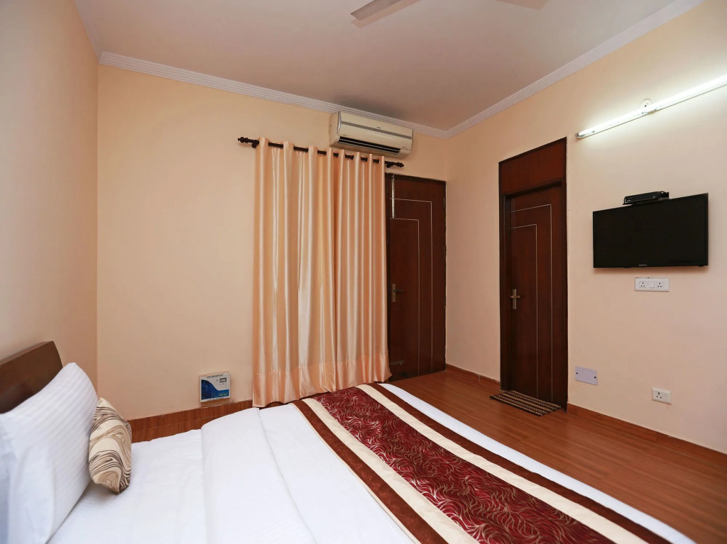 OYO 11600 Hotel Cosy Tree