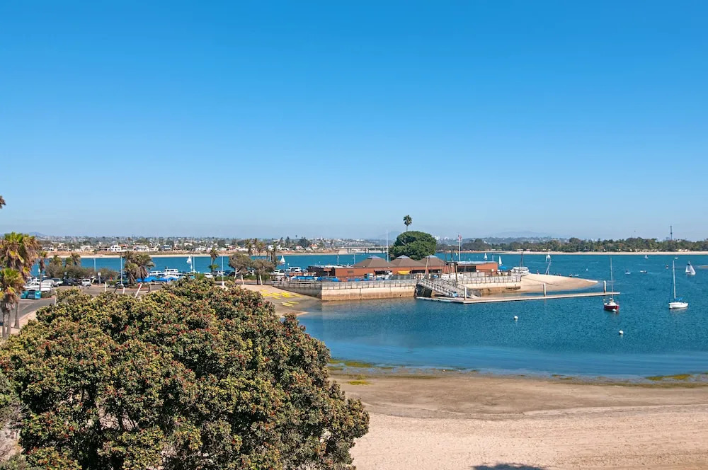 Mission Beach Condo w/Bayside Views by RedAwning