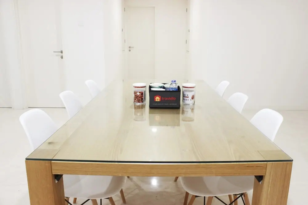 Homey 4Br Apartment at Landmark Residence