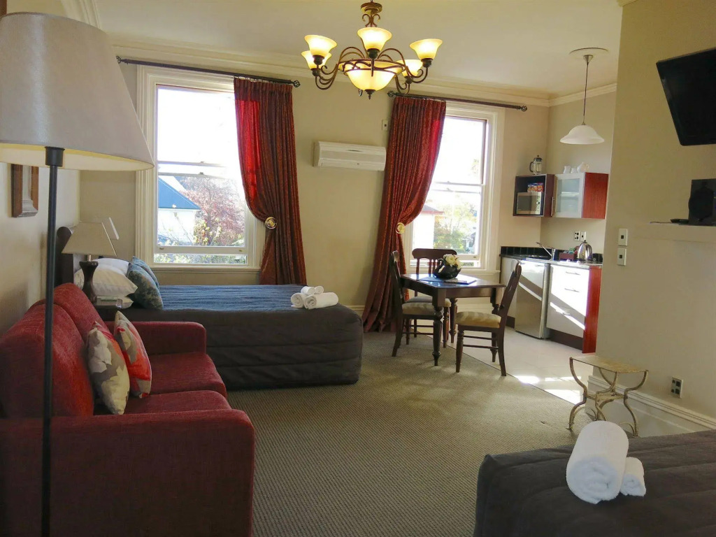 Merivale Manor