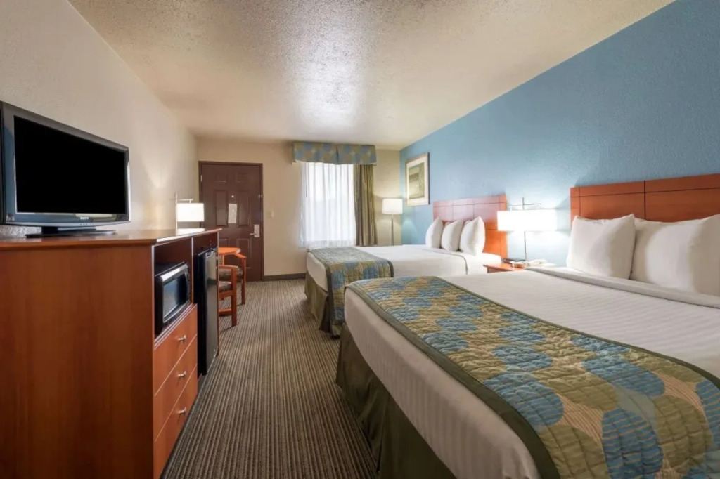 Ramada Louisville Downtown North