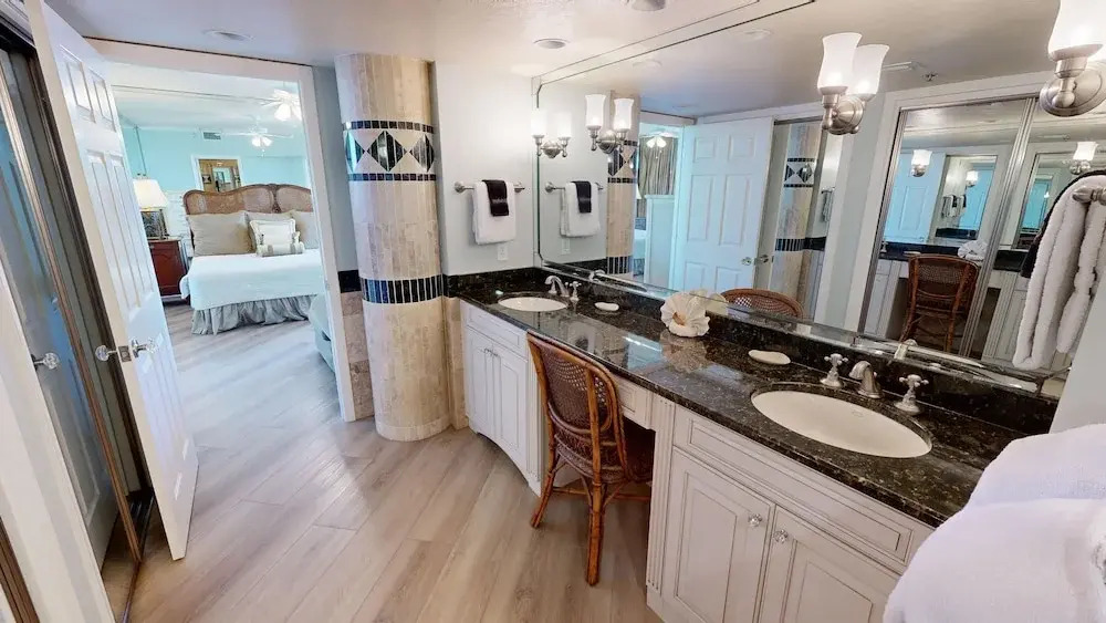 East Pass Towers 304 3 Bedroom Condo by RedAwning