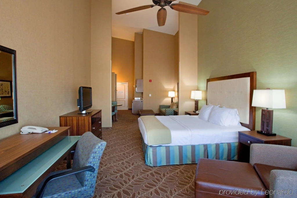 Holiday Inn Express & Suites Logan by IHG