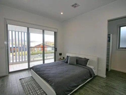 43B Twynam Street