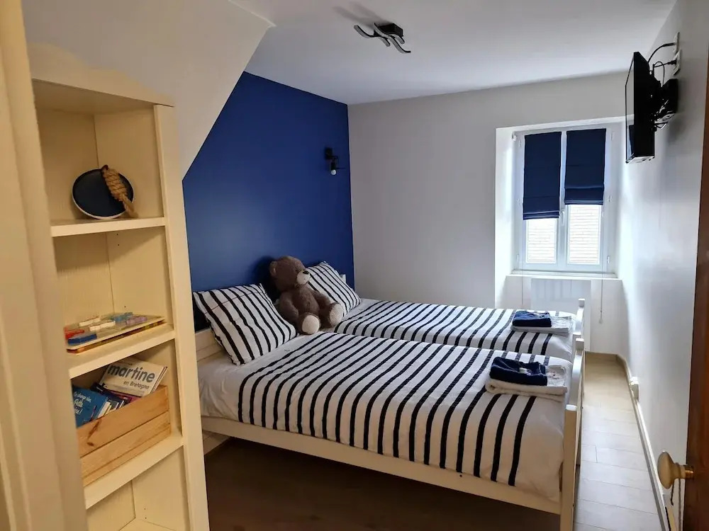 Guerlesquin Village House With Garden