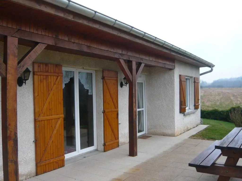 Gîte de plain-pied avec terrasse, proche port et station thermale, idéal pour familles - FR-1-589-24