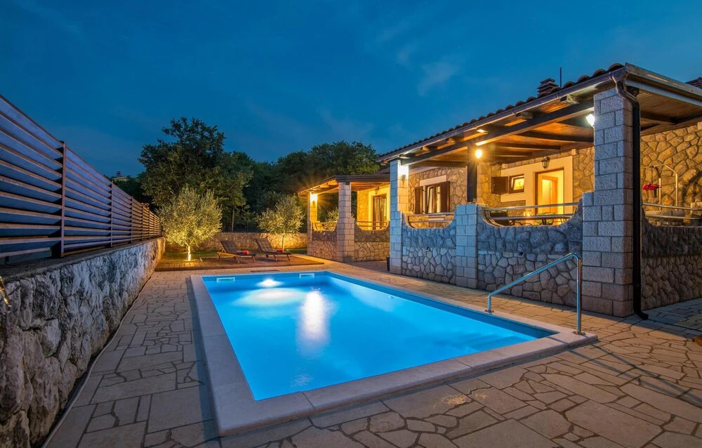 Luxurious Home In Lakmartin