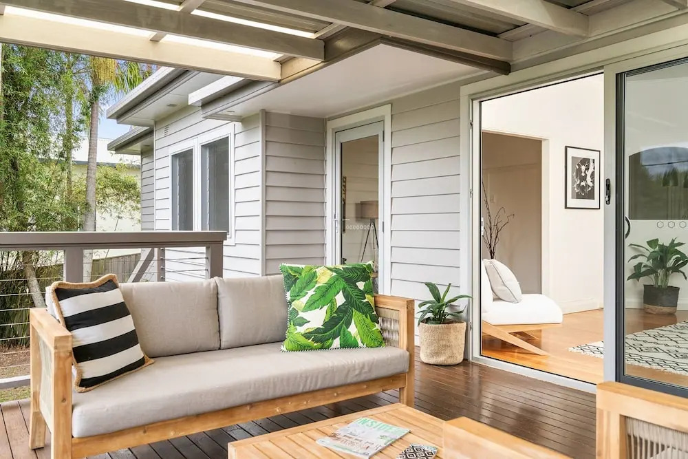 The White Rabbit - with studio & covered deck