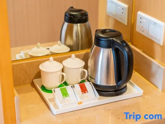 Vienna Hotel (Shenzhen Nanshan Zhuguang Metro Station Branch)