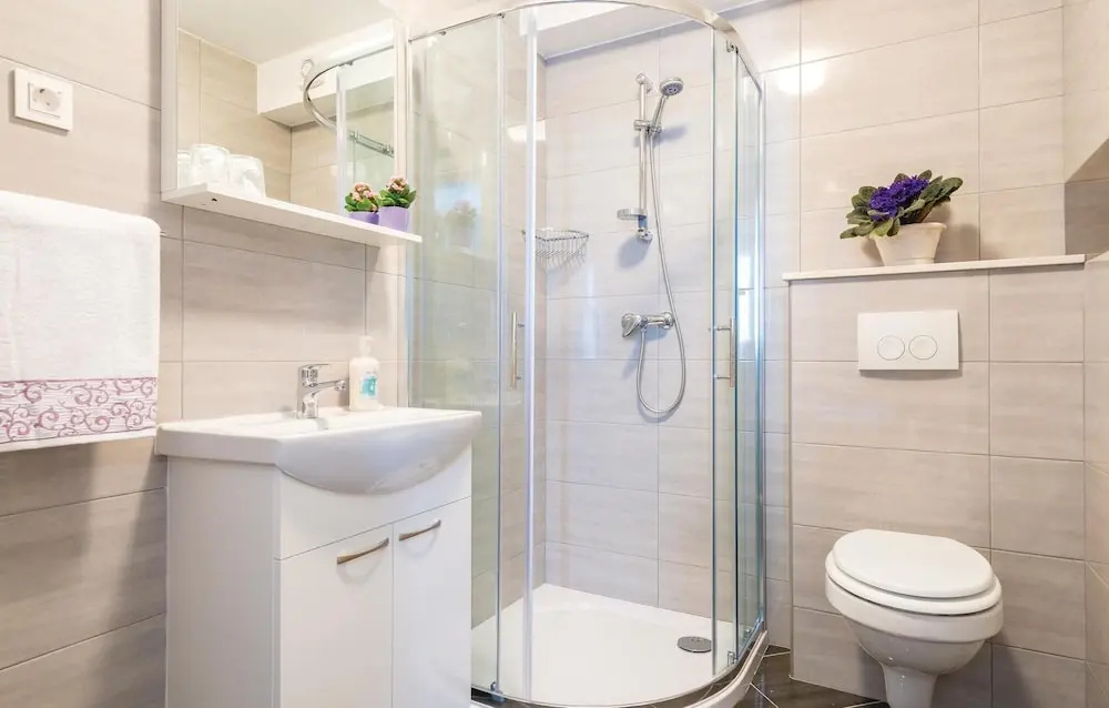 Stunning Home in Radovcici With Wifi and 4 Bedrooms