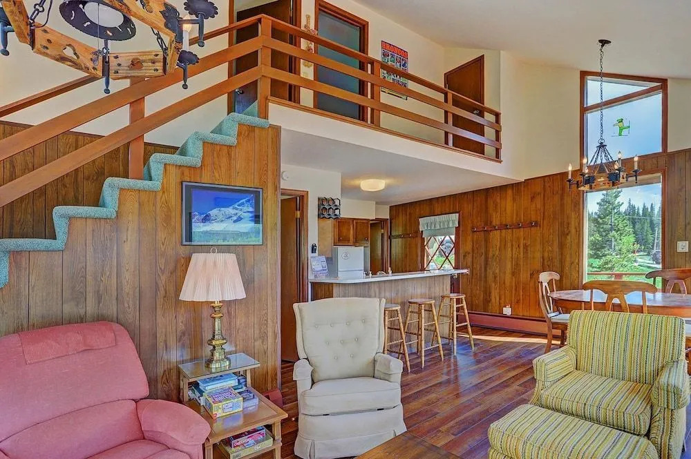 Elk View 4 Br home by RedAwning