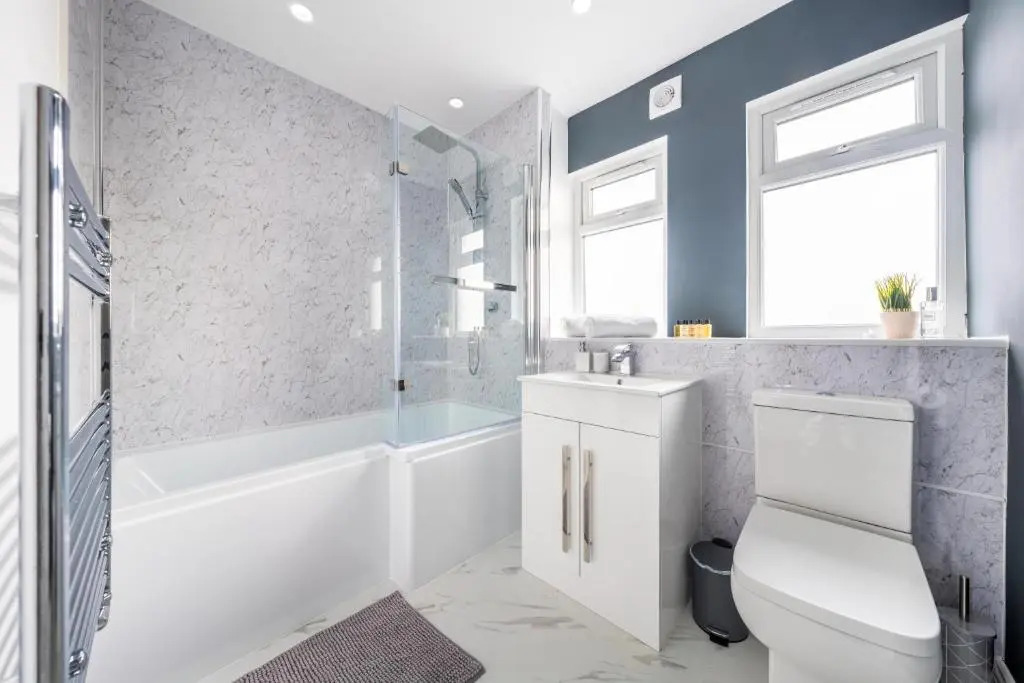 Spacious Modern 3 bed House Near Heathrow Airport