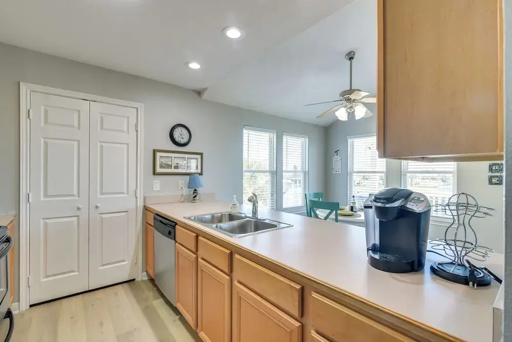 Galveston Getaway: Spacious Home < 1 Mi to Beaches