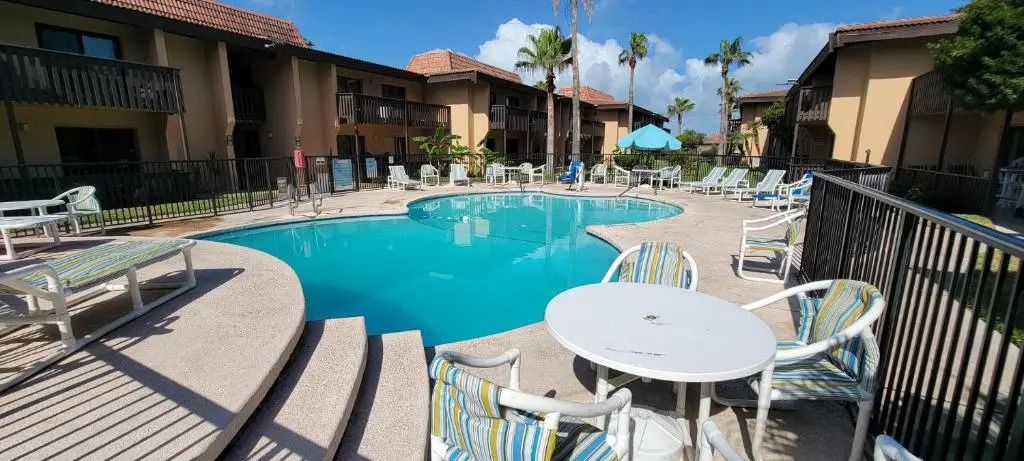 Tiki Condo 261