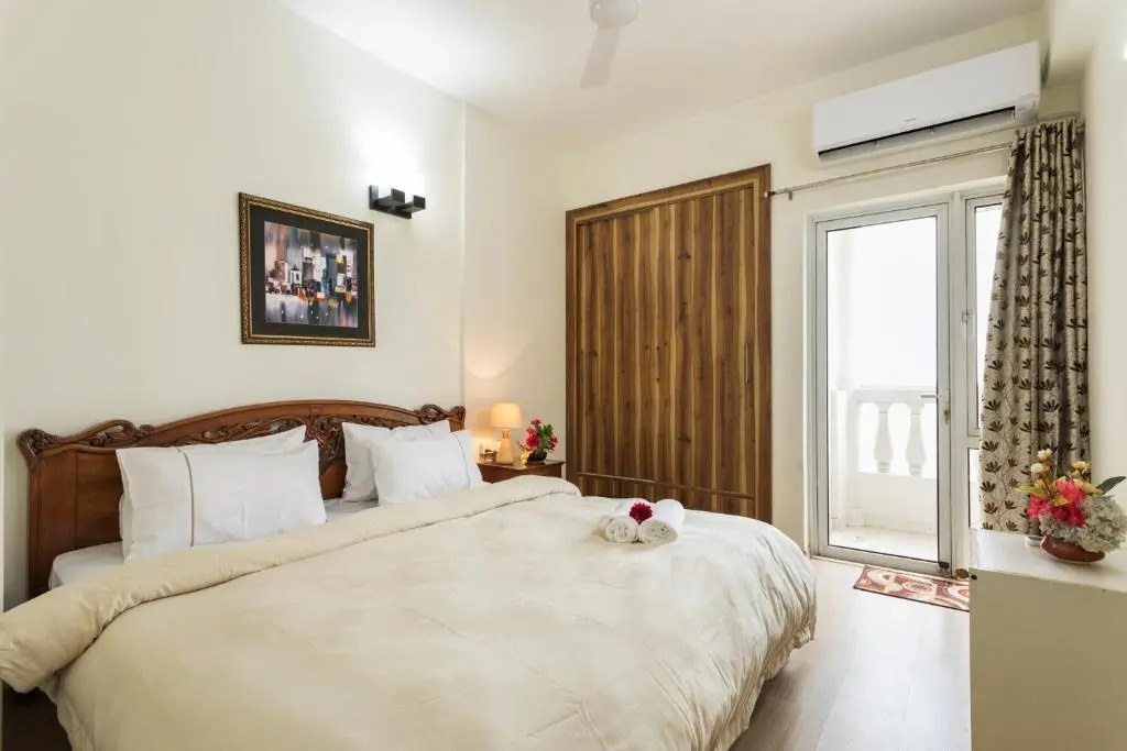 Hostie Elina-3BR Condo West/Central Delhi