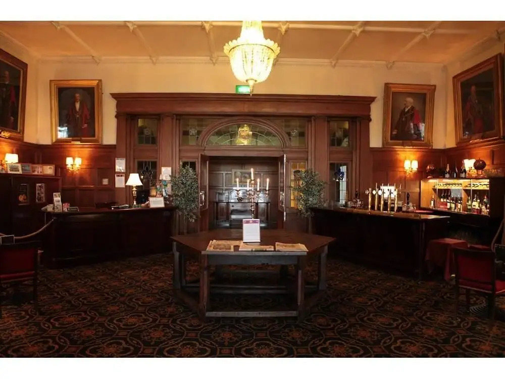 The Grand Burstin Hotel