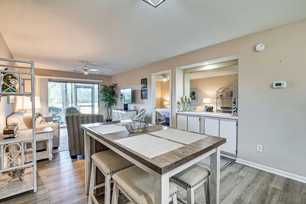 Pawleys Island Condo w/ Screened Porch + Golfing!
