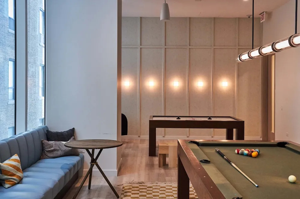 Lux Apts with Lake Views and Top Amenities