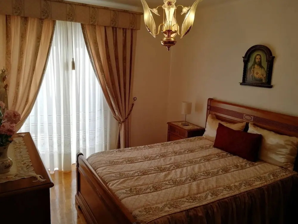 2 Bed Flat - Sleeps 5 - Parking - Wifi