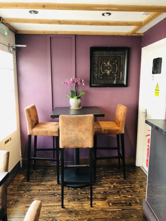 Bath House Hotel & Restaurant