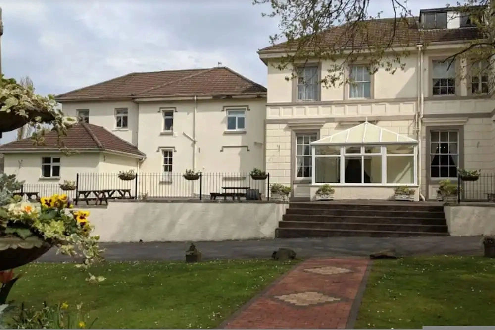 Room 6 - Manor Park Country House Wales